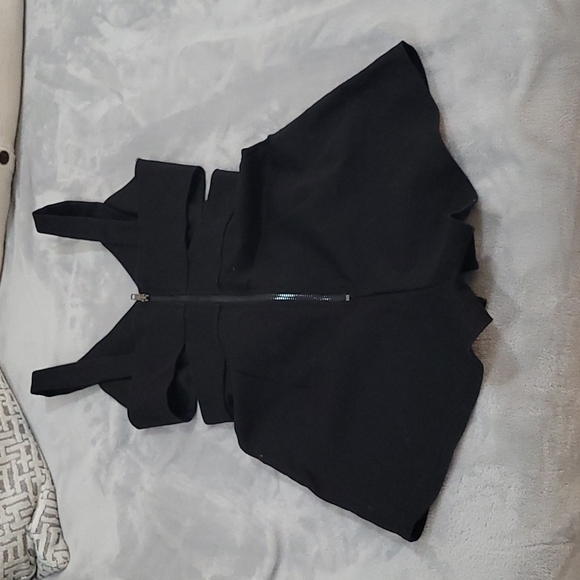 Short romper - Picture 2 of 3